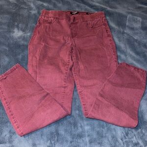 Maroon skinny jeans.